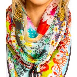 Johnny was Floral Edge scarf new in box🌺